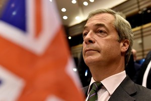 Covid-19: Eurocético Nigel Farage volta com partido anti-confinamento