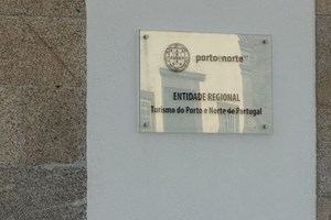 Loja interativa da Turismo Norte parada há um ano por avaria e falta de motorista