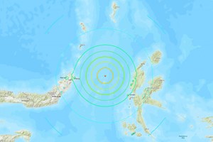Alerta de tsunami após sismo de magnitude 7.4 na Indonésia