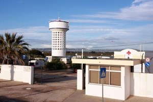 Câmara de Faro processa quem não desocupar parque de campismo da praia até domingo
