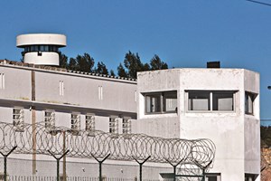 Mais de 100 reclusos e funcionários do Estabelecimento Prisional de Caxias infetados com covid-19