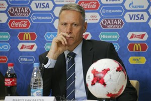 Marco van Basten suspenso pela Fox Sports por brincar com saudação nazi