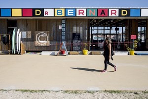 O Dr. Bernard quer transformar a Costa da Caparica na Venice Beach da Europa