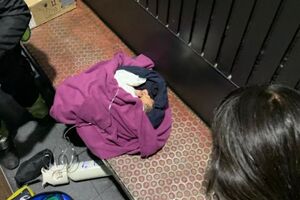 bebé abandonado no lixo