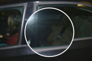 Mãe de bebé recém-nascido encontrado no lixo a sair do tribubal