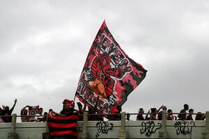 Adeptos Flamengo - partida para o Peru