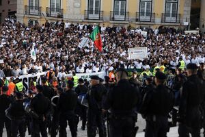 André Ventura- manif polícias parlamento