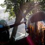 Cerco policial deixa manifestantes de Hong Kong a sufocar e em lágrimas