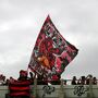 Adeptos do Flamengo interditam ponte a caminho de aeroporto no Rio de Janeiro