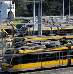 Calor excessivo nas carruagens volta a atormentar passageiros do Metro do Porto