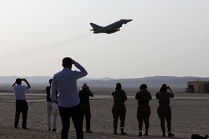 Ouça o estrondo que acordou Londres esta madrugada. O susto deveu-se à Força Aérea
