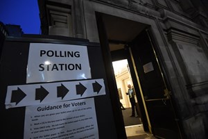 Urnas já abriram no Reino Unido para decidir o futuro do Brexit