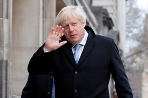 'Vivemos na melhor democracia do mundo'. A noite feliz de Boris Johnson