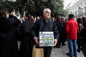 Advogados gritaram 'vergonha' em protesto na Ordem