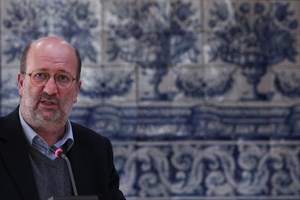 Ministro do ambiente diz que é preciso controlar e eliminar poluição de navios e aviões