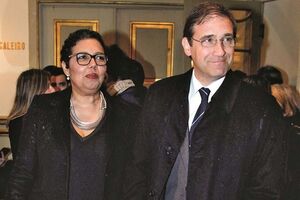 passos Coelho - Laura Ferreira