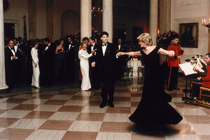diana travolta vestido