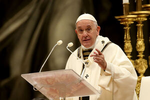 Papa Francisco na Noite de Natal: "Amar não é tempo perdido"