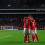Benfica vence Zenit e segue para a Liga Europa