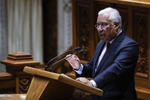 PSD fala em 'Costolândia' e 'Centenolândia'. Costa diz que país não pode ir 'Rio abaixo'