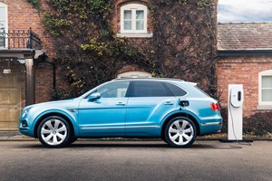Bentayga Hybrid. É um elétrico, é um suv: é um Bentley
