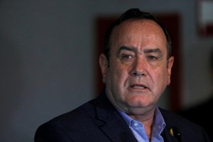 Presidente da Guatemala anuncia corte de relações com Venezuela
