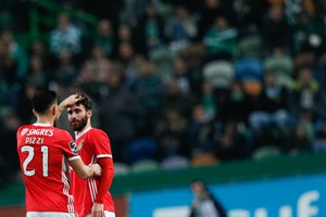 Benfica vence Sporting por 2-0 em Alvalade e aumenta liderança no campeonato