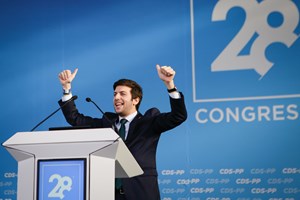 CDS: A “golpada” e a frente de resistência