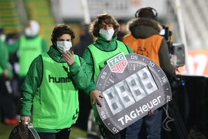 Vitória de Setúbal coloca apanha-bolas de máscara no relvado do Bonfim