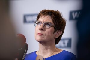 ministra da defesa alemã Annegret Kramp-Karrenbauer