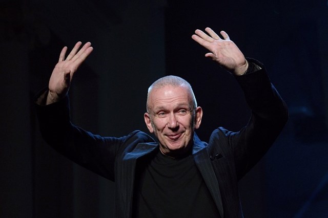 Jean-Paul Gaultier se despede da alta-costura com desfile em Paris