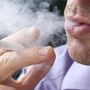Se fuma ou deixou de fumar, sente mais dor que quem nunca o fez