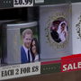 Souvenirs de Meghan e Harry em promoção nas ruas de Londres