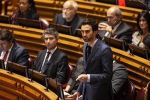 Tiago Barbosa Ribeiro eleito presidente do PS/Porto com 787 votos