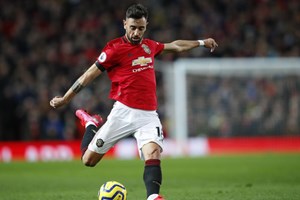 Bruno Fernandes renova com o Manchester United até 2026