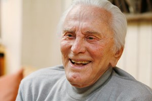 Ator norte-americano Kirk Douglas morre aos 103 anos