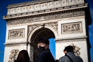 Coronavírus: Estudantes chineses em França burlados por homens disfarçados de polícias