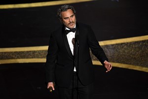 Do discurso emocionado de Joaquin Phoenix à atuação surpresa de Eminem: os pontos altos da noite de Óscares