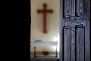 Institutos religiosos recebem lista com suspeitos de abuso sexual. Comissão detetou dezenas de vítimas