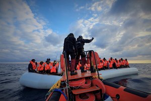 Covid19: 274 pessoas resgatadas pelo 'Ocean Viking' vão desembarcar na Sicília e ficam em quarentena