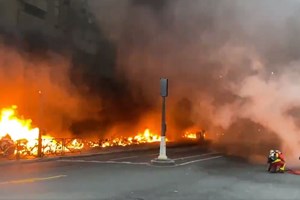 Incêndios e distúrbios à margem de concerto obrigam à evacuação da Gare de Lyon, em Paris
