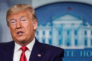 Coronavírus: Trump autointitula-se 'presidente em tempo de guerra' e invoca poderes de emergência