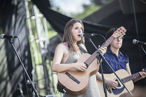 Luísa Sobral atua no Fórum Luísa Todí, em Setúbal, esta sexta-feira, 8