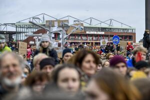 Greta Thunberg e dezenas de milhares de jovens paralisam Hamburgo