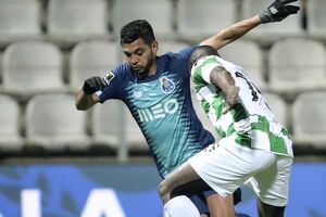 Insultos racistas a Abdu Conté motivam processo ao FC Porto