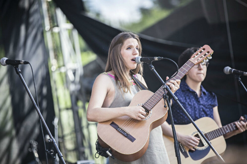 Luísa Sobral atua no Fórum Luísa Todí, em Setúbal, esta sexta-feira, 8