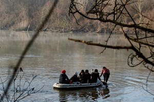 Migrações: ONG resgata 59 migrantes do Mediterrâneo, 17 dos quais menores