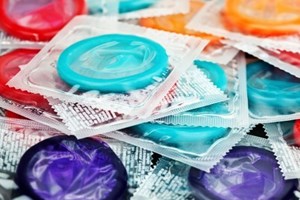 Stealthing: retirar preservativo sem consentimento é crime na Califórnia. E se fosse em Portugal? 