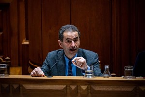 'Não retiro nada do que disse', diz ministro sobre médicos de família