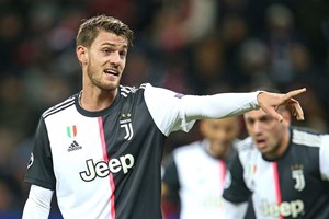 Namorada de jogador da Juventus infetado pelo coronavírus está grávida